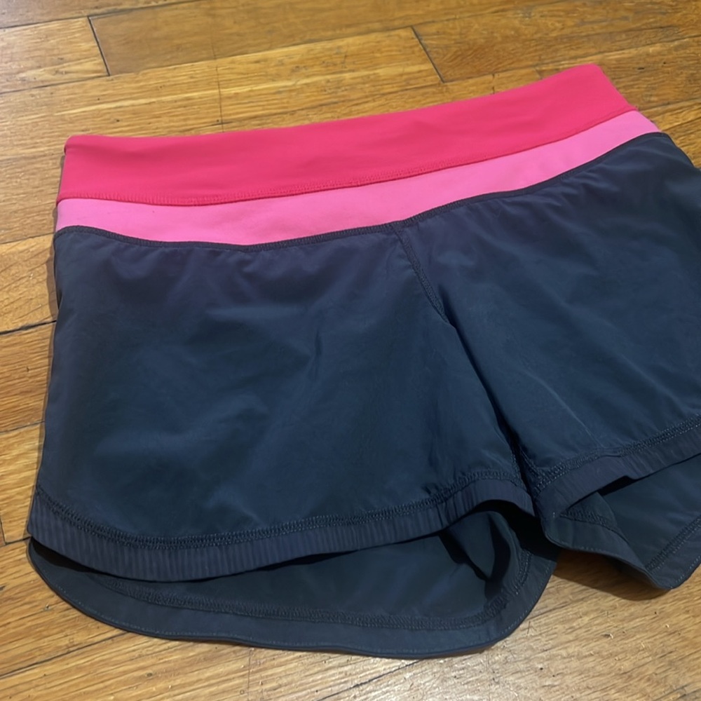 Lululemon The Groovy Run Shorts in Black & Pink Stripe, size 4 - Picture 4 of 11